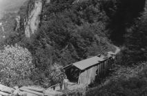 Alte Brücke des Wasserfalls