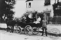Familie Gelmini auf einer Kutsche